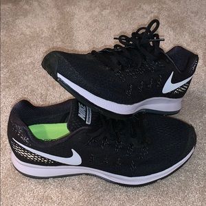 Nike Women’s Zoom Pegasus 33 Shoes